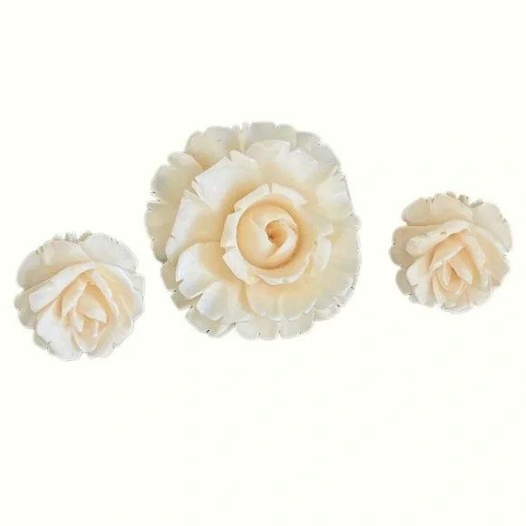 VTG Faux Ivory Carved Flower Retro Cottage Granny Brooch Clip Earring Set 50s - Picture 2 of 5